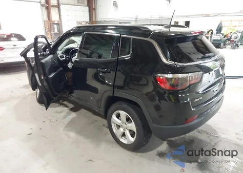2019 Jeep Compass Latitude 4X4 z USA, uszkodzony, nr VIN 3C4NJDBB9KT690507